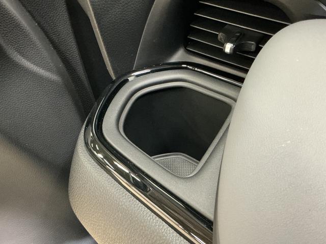 フィットｅ：ＨＥＶ　ＲＳ　ナビ　バックカメラ　ＥＴＣナビ　バックカメラ　ＥＴＣ　フルセグチューナー　ブルートゥース対応　クルーズコントロール　アルミホイール　ＬＥＤヘッドライト　オートライト　オートエアコン　プッシュボタンエンジンスタート　ＡＢＳ（京都府）の中古車