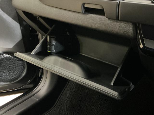 フィットｅ：ＨＥＶ　ＲＳ　ナビ　バックカメラ　ＥＴＣナビ　バックカメラ　ＥＴＣ　フルセグチューナー　ブルートゥース対応　クルーズコントロール　アルミホイール　ＬＥＤヘッドライト　オートライト　オートエアコン　プッシュボタンエンジンスタート　ＡＢＳ（京都府）の中古車