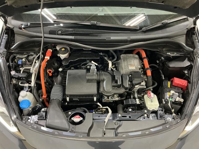 フィットｅ：ＨＥＶ　ＲＳ　ナビ　バックカメラ　ＥＴＣナビ　バックカメラ　ＥＴＣ　フルセグチューナー　ブルートゥース対応　クルーズコントロール　アルミホイール　ＬＥＤヘッドライト　オートライト　オートエアコン　プッシュボタンエンジンスタート　ＡＢＳ（京都府）の中古車