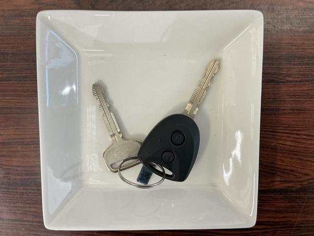 ハイゼットカーゴDX 4WD スマートアシスト オートライト コーナーセンサ4WD スマートアシスト キーレスリモコン オートライト コーナーセンサー スチールホイール マニュアルエアコン フロントパワーウインド リヤワイパー アイドリングストップ パワステ ABS(京都府)の中古車