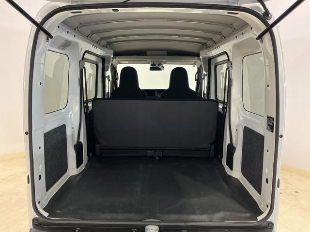 ハイゼットカーゴDX 4WD スマートアシスト オートライト コーナーセンサ4WD スマートアシスト キーレスリモコン オートライト コーナーセンサー スチールホイール マニュアルエアコン フロントパワーウインド リヤワイパー アイドリングストップ パワステ ABS(京都府)の中古車