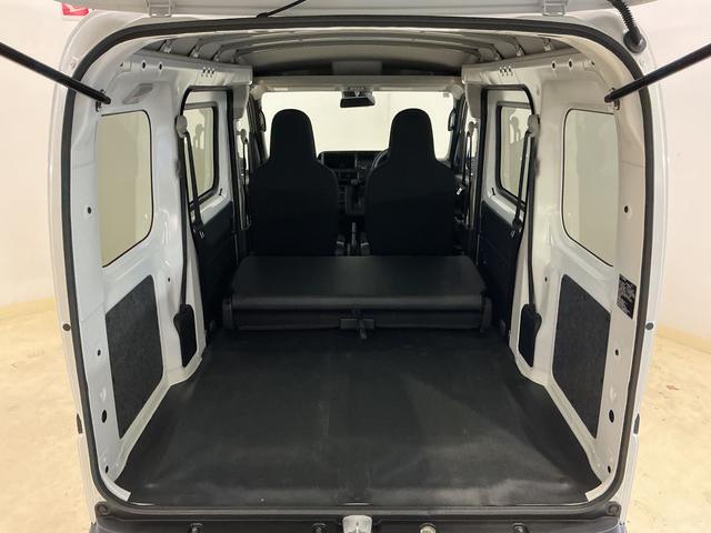 ハイゼットカーゴDX 4WD スマートアシスト オートライト コーナーセンサ4WD スマートアシスト キーレスリモコン オートライト コーナーセンサー スチールホイール マニュアルエアコン フロントパワーウインド リヤワイパー アイドリングストップ パワステ ABS(京都府)の中古車