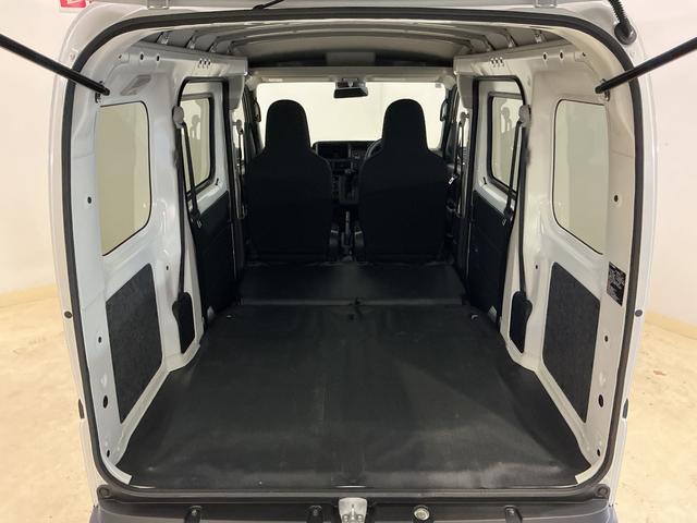 ハイゼットカーゴDX 4WD スマートアシスト オートライト コーナーセンサ4WD スマートアシスト キーレスリモコン オートライト コーナーセンサー スチールホイール マニュアルエアコン フロントパワーウインド リヤワイパー アイドリングストップ パワステ ABS(京都府)の中古車