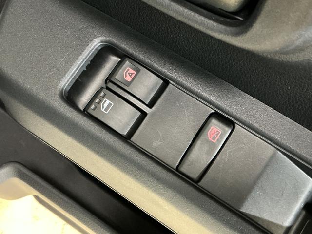 ハイゼットカーゴDX 4WD スマートアシスト オートライト コーナーセンサ4WD スマートアシスト キーレスリモコン オートライト コーナーセンサー スチールホイール マニュアルエアコン フロントパワーウインド リヤワイパー アイドリングストップ パワステ ABS(京都府)の中古車