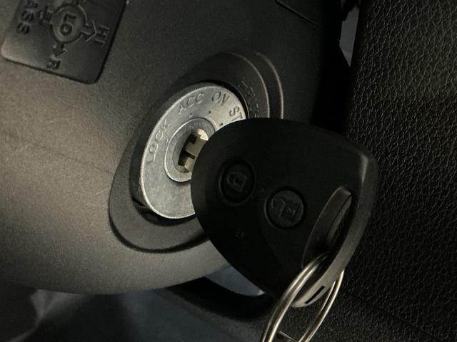 ハイゼットカーゴDX 4WD スマートアシスト オートライト コーナーセンサ4WD スマートアシスト キーレスリモコン オートライト コーナーセンサー スチールホイール マニュアルエアコン フロントパワーウインド リヤワイパー アイドリングストップ パワステ ABS(京都府)の中古車