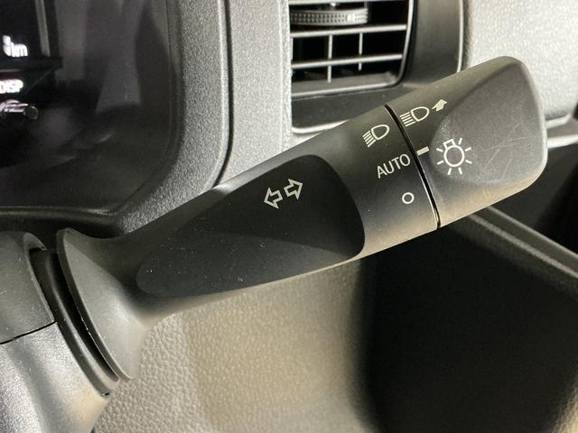 ハイゼットカーゴDX 4WD スマートアシスト オートライト コーナーセンサ4WD スマートアシスト キーレスリモコン オートライト コーナーセンサー スチールホイール マニュアルエアコン フロントパワーウインド リヤワイパー アイドリングストップ パワステ ABS(京都府)の中古車