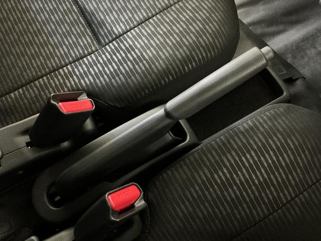 ハイゼットカーゴDX 4WD スマートアシスト オートライト コーナーセンサ4WD スマートアシスト キーレスリモコン オートライト コーナーセンサー スチールホイール マニュアルエアコン フロントパワーウインド リヤワイパー アイドリングストップ パワステ ABS(京都府)の中古車