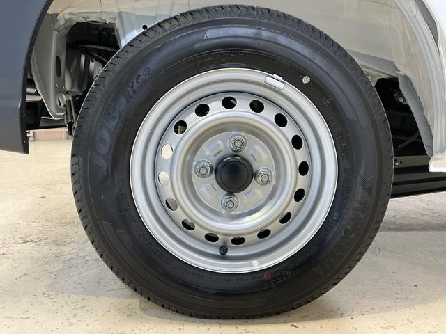 ハイゼットカーゴDX 4WD スマートアシスト オートライト コーナーセンサ4WD スマートアシスト キーレスリモコン オートライト コーナーセンサー スチールホイール マニュアルエアコン フロントパワーウインド リヤワイパー アイドリングストップ パワステ ABS(京都府)の中古車