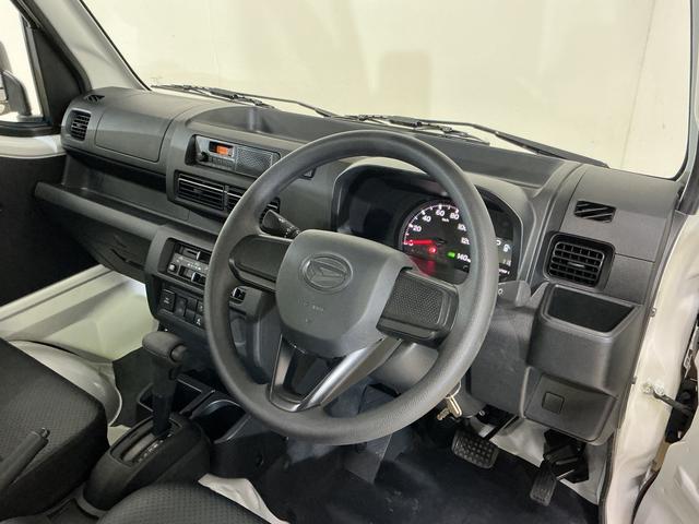 ハイゼットトラックスタンダード ワンオーナー 4WD CVT車 ラジオデッキワンオーナー 4WD CVT車 ラジオデッキ リアコーナーセンサー 3方開 オートライト 横滑り防止装置 アイドリングストップ スペアキー有り マニュアルエアコン 12V電源ソケット バッテリーカバー(京都府)の中古車