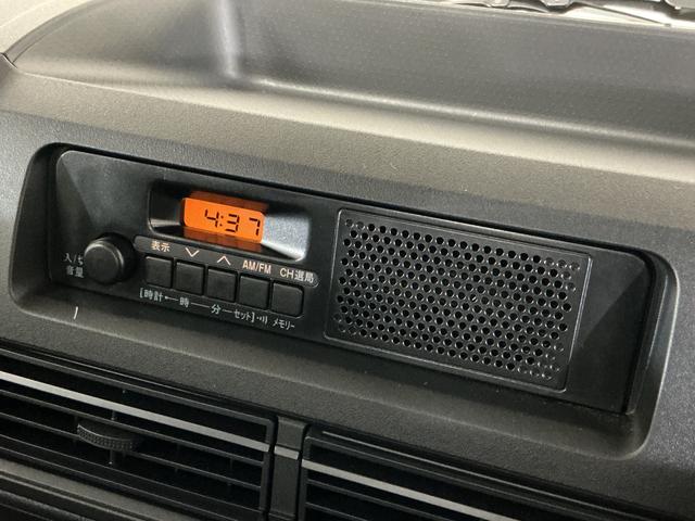 ハイゼットトラックスタンダード ワンオーナー 4WD CVT車 ラジオデッキワンオーナー 4WD CVT車 ラジオデッキ リアコーナーセンサー 3方開 オートライト 横滑り防止装置 アイドリングストップ スペアキー有り マニュアルエアコン 12V電源ソケット バッテリーカバー(京都府)の中古車