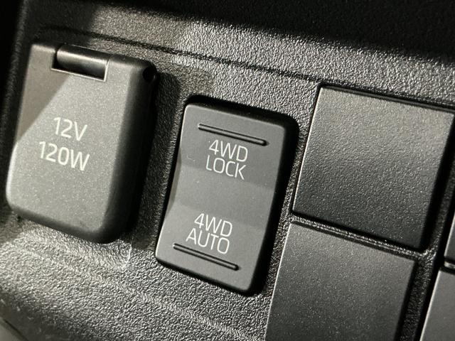 ハイゼットトラックスタンダード ワンオーナー 4WD CVT車 ラジオデッキワンオーナー 4WD CVT車 ラジオデッキ リアコーナーセンサー 3方開 オートライト 横滑り防止装置 アイドリングストップ スペアキー有り マニュアルエアコン 12V電源ソケット バッテリーカバー(京都府)の中古車