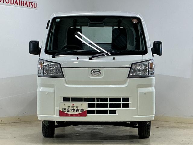 ハイゼットトラックスタンダード ワンオーナー 4WD CVT車 ラジオデッキワンオーナー 4WD CVT車 ラジオデッキ リアコーナーセンサー 3方開 オートライト 横滑り防止装置 アイドリングストップ スペアキー有り マニュアルエアコン 12V電源ソケット バッテリーカバー(京都府)の中古車