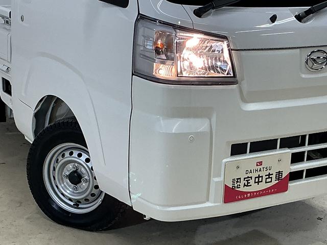 ハイゼットトラックスタンダード ワンオーナー 4WD CVT車 ラジオデッキワンオーナー 4WD CVT車 ラジオデッキ リアコーナーセンサー 3方開 オートライト 横滑り防止装置 アイドリングストップ スペアキー有り マニュアルエアコン 12V電源ソケット バッテリーカバー(京都府)の中古車