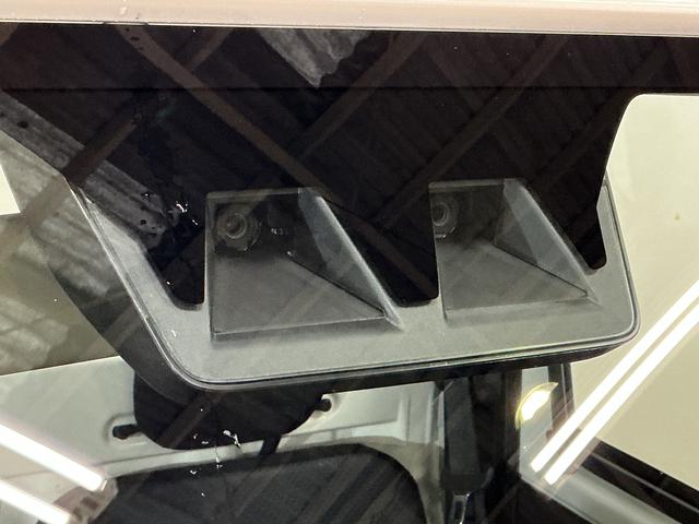 ハイゼットトラックスタンダード ワンオーナー 4WD CVT車 ラジオデッキワンオーナー 4WD CVT車 ラジオデッキ リアコーナーセンサー 3方開 オートライト 横滑り防止装置 アイドリングストップ スペアキー有り マニュアルエアコン 12V電源ソケット バッテリーカバー(京都府)の中古車