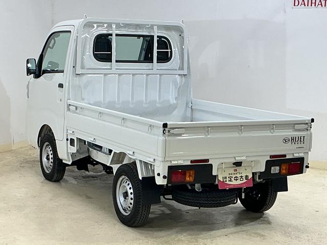 ハイゼットトラックスタンダード ワンオーナー 4WD CVT車 ラジオデッキワンオーナー 4WD CVT車 ラジオデッキ リアコーナーセンサー 3方開 オートライト 横滑り防止装置 アイドリングストップ スペアキー有り マニュアルエアコン 12V電源ソケット バッテリーカバー(京都府)の中古車