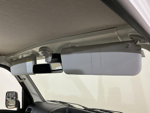 ハイゼットトラックスタンダード ワンオーナー 4WD CVT車 ラジオデッキワンオーナー 4WD CVT車 ラジオデッキ リアコーナーセンサー 3方開 オートライト 横滑り防止装置 アイドリングストップ スペアキー有り マニュアルエアコン 12V電源ソケット バッテリーカバー(京都府)の中古車