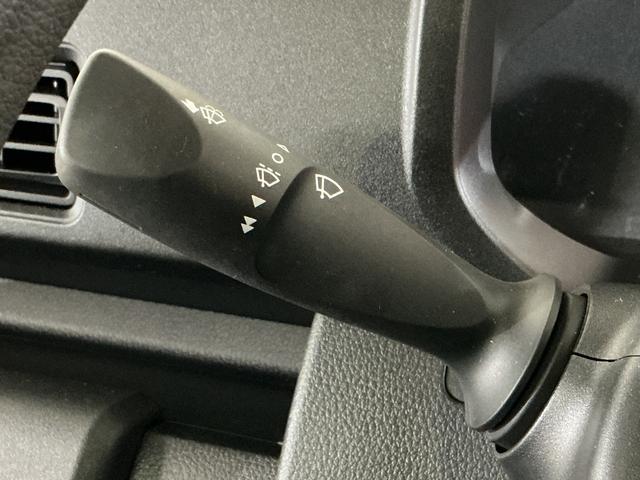 ハイゼットトラックスタンダード ワンオーナー 4WD CVT車 ラジオデッキワンオーナー 4WD CVT車 ラジオデッキ リアコーナーセンサー 3方開 オートライト 横滑り防止装置 アイドリングストップ スペアキー有り マニュアルエアコン 12V電源ソケット バッテリーカバー(京都府)の中古車