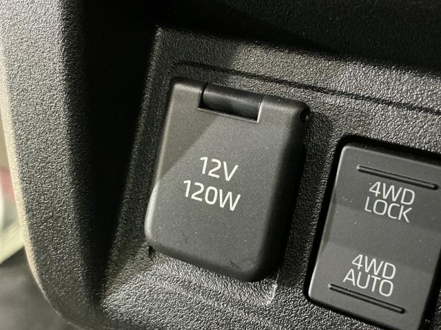 ハイゼットトラックスタンダード ワンオーナー 4WD CVT車 ラジオデッキワンオーナー 4WD CVT車 ラジオデッキ リアコーナーセンサー 3方開 オートライト 横滑り防止装置 アイドリングストップ スペアキー有り マニュアルエアコン 12V電源ソケット バッテリーカバー(京都府)の中古車