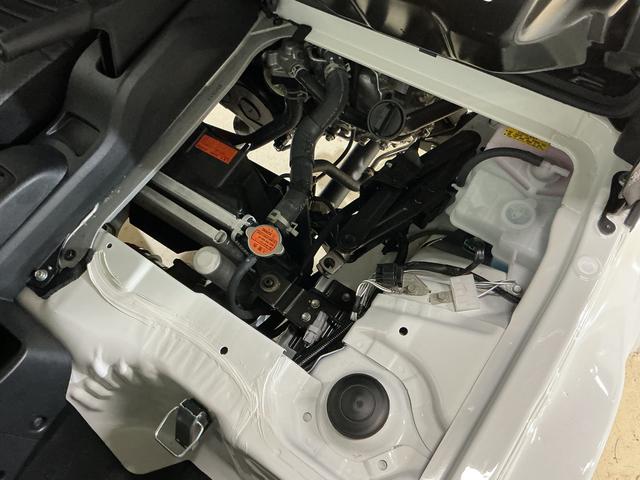 ハイゼットトラックスタンダード ワンオーナー 4WD CVT車 ラジオデッキワンオーナー 4WD CVT車 ラジオデッキ リアコーナーセンサー 3方開 オートライト 横滑り防止装置 アイドリングストップ スペアキー有り マニュアルエアコン 12V電源ソケット バッテリーカバー(京都府)の中古車