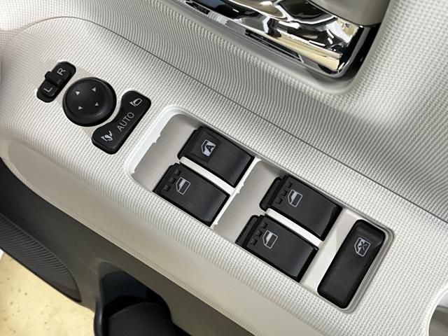 ムーヴキャンバスストライプスＧ　届出済未使用車　スマートアシスト届出済未使用車スマートアシスト　両側リヤパワースライドドア　プッシュボタンエンジンスタート　ＬＥＤヘッドライト　コーナーセンサー　オートライト　オートエアコン　シートヒーター　バックカメラ　ＡＢＳ（京都府）の中古車