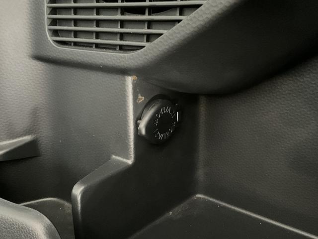 タンクカスタムＧ　Ｓ　ワンオーナ　４ＷＤ　ナビ　ＥＴＣ　リアカメラワンオーナー　４ＷＤ　ナビ　ＥＴＣ　バックカメラ　両側電動スライドドア　クルーズコントロール　Ｂｌｕｅｔｏｏｔｈ　前席シートヒーター　ウインドシールドディアイサー　１４インチ純正アルミホイール　ＤＶＤ（京都府）の中古車