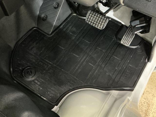 ハイゼットトラックＥＸＴ　ワンオーナー　４ＷＤ　ＣＶＴ車　リアコーナーセンサーワンオーナー　４ＷＤ　ＣＶＴ車　リアコーナーセンサー　オートマチックハイビーム　３方開　荷台作業灯　オートライト　横滑り防止装置　スマアシ　アイドリングストップ　プッシュスタート　スマートキー（京都府）の中古車