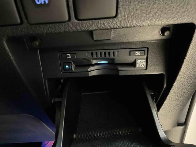 アルファードハイブリッドエグゼクティブラウンジハイブリッド　両側電動スライドドア　キーフリーシステム　プッシュボタンスタート　シートヒーター　後席モニター　全方位カメラ　ＥＴＣ車載器　衝突被害軽減システム　衝突安全ボディー　前後ドライブレコーダー（京都府）の中古車