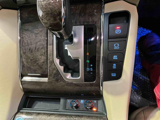 アルファードハイブリッドエグゼクティブラウンジハイブリッド　両側電動スライドドア　キーフリーシステム　プッシュボタンスタート　シートヒーター　後席モニター　全方位カメラ　ＥＴＣ車載器　衝突被害軽減システム　衝突安全ボディー　前後ドライブレコーダー（京都府）の中古車