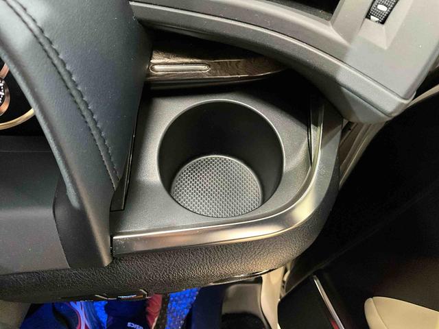 アルファードハイブリッドエグゼクティブラウンジハイブリッド　両側電動スライドドア　キーフリーシステム　プッシュボタンスタート　シートヒーター　後席モニター　全方位カメラ　ＥＴＣ車載器　衝突被害軽減システム　衝突安全ボディー　前後ドライブレコーダー（京都府）の中古車