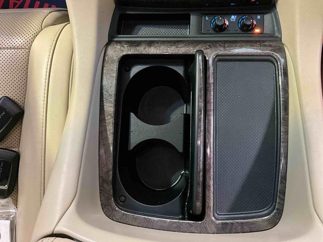 アルファードハイブリッドエグゼクティブラウンジハイブリッド　両側電動スライドドア　キーフリーシステム　プッシュボタンスタート　シートヒーター　後席モニター　全方位カメラ　ＥＴＣ車載器　衝突被害軽減システム　衝突安全ボディー　前後ドライブレコーダー（京都府）の中古車