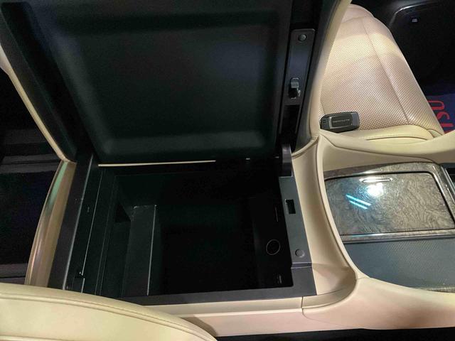 アルファードハイブリッドエグゼクティブラウンジハイブリッド　両側電動スライドドア　キーフリーシステム　プッシュボタンスタート　シートヒーター　後席モニター　全方位カメラ　ＥＴＣ車載器　衝突被害軽減システム　衝突安全ボディー　前後ドライブレコーダー（京都府）の中古車