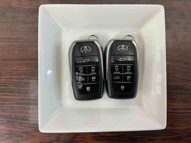 アルファードハイブリッドエグゼクティブラウンジハイブリッド　両側電動スライドドア　キーフリーシステム　プッシュボタンスタート　シートヒーター　後席モニター　全方位カメラ　ＥＴＣ車載器　衝突被害軽減システム　衝突安全ボディー　前後ドライブレコーダー（京都府）の中古車