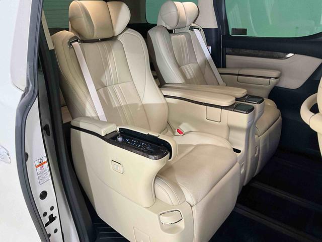 アルファードハイブリッドエグゼクティブラウンジハイブリッド　両側電動スライドドア　キーフリーシステム　プッシュボタンスタート　シートヒーター　後席モニター　全方位カメラ　ＥＴＣ車載器　衝突被害軽減システム　衝突安全ボディー　前後ドライブレコーダー（京都府）の中古車