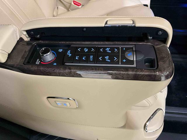 アルファードハイブリッドエグゼクティブラウンジハイブリッド　両側電動スライドドア　キーフリーシステム　プッシュボタンスタート　シートヒーター　後席モニター　全方位カメラ　ＥＴＣ車載器　衝突被害軽減システム　衝突安全ボディー　前後ドライブレコーダー（京都府）の中古車