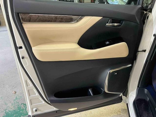 アルファードハイブリッドエグゼクティブラウンジハイブリッド　両側電動スライドドア　キーフリーシステム　プッシュボタンスタート　シートヒーター　後席モニター　全方位カメラ　ＥＴＣ車載器　衝突被害軽減システム　衝突安全ボディー　前後ドライブレコーダー（京都府）の中古車