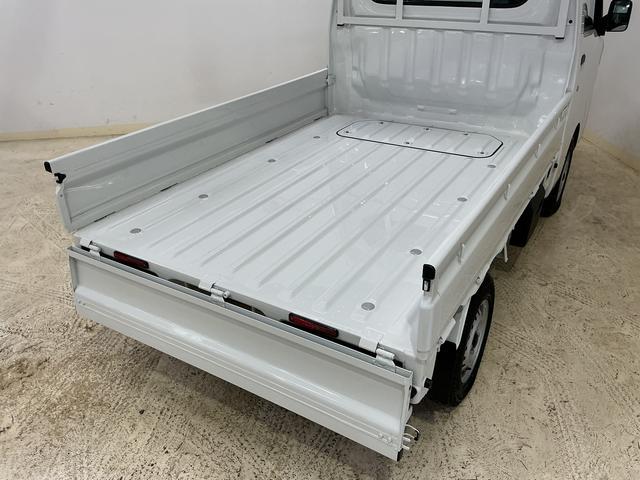 ハイゼットトラックスタンダード　ワンオーナー　４ＷＤ　ＣＶＴ車　ラジオデッキワンオーナー　切替式４ＷＤ　ＣＶＴ車　ラジオデッキ　コーナーセンサー　３方開　オートライト　スペアキー　横滑り防止装置　アイドリングストップ　スマートアシスト　１２Ｖ電源ソケット　マニュアルエアコン（京都府）の中古車