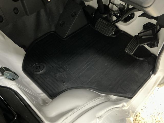 ハイゼットトラックスタンダード　ワンオーナー　４ＷＤ　ＣＶＴ車　ラジオデッキワンオーナー　切替式４ＷＤ　ＣＶＴ車　ラジオデッキ　コーナーセンサー　３方開　オートライト　スペアキー　横滑り防止装置　アイドリングストップ　スマートアシスト　１２Ｖ電源ソケット　マニュアルエアコン（京都府）の中古車