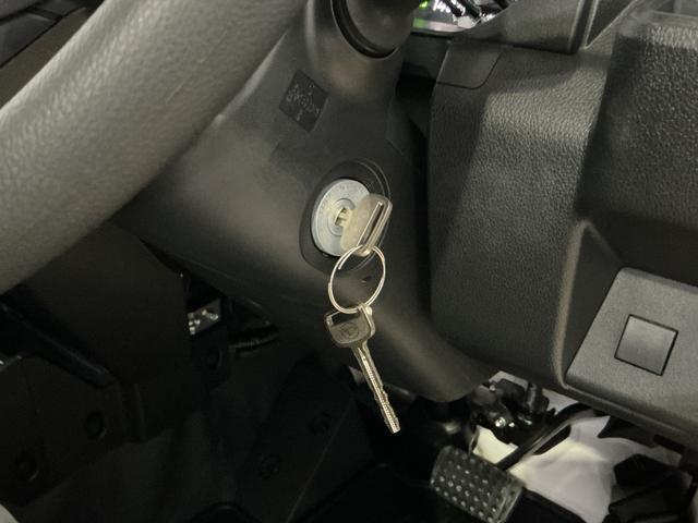 ハイゼットトラックスタンダード　ワンオーナー　４ＷＤ　ＣＶＴ車　ラジオデッキワンオーナー　切替式４ＷＤ　ＣＶＴ車　ラジオデッキ　コーナーセンサー　３方開　オートライト　スペアキー　横滑り防止装置　アイドリングストップ　スマートアシスト　１２Ｖ電源ソケット　マニュアルエアコン（京都府）の中古車