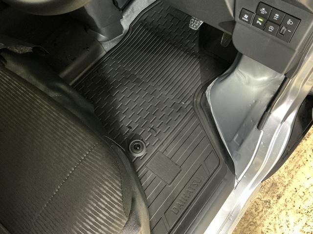 ハイゼットカーゴＤＸ　デラックス　４ＷＤ　スマートアシスト　キーレスリモコン４ＷＤ　スマートアシスト　キーレスリモコン　マニュアルエアコン　ＡＭ／ＦＭチューナー　コーナーセンサー　フロントパワーウインド　スチールホイール　ラバーマット　オートライト　アイドリングストップ（京都府）の中古車