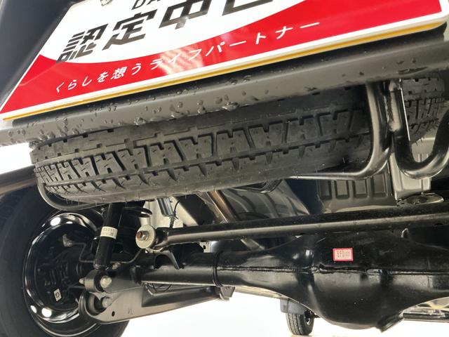 ハイゼットカーゴＤＸ　デラックス　４ＷＤ　スマートアシスト　キーレスリモコン４ＷＤ　スマートアシスト　キーレスリモコン　マニュアルエアコン　ＡＭ／ＦＭチューナー　コーナーセンサー　フロントパワーウインド　スチールホイール　ラバーマット　オートライト　アイドリングストップ（京都府）の中古車