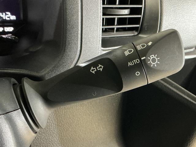 ハイゼットカーゴＤＸ　デラックス　４ＷＤ　スマートアシスト　キーレスリモコン４ＷＤ　スマートアシスト　キーレスリモコン　マニュアルエアコン　ＡＭ／ＦＭチューナー　コーナーセンサー　フロントパワーウインド　スチールホイール　ラバーマット　オートライト　アイドリングストップ（京都府）の中古車