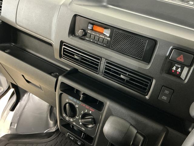 ハイゼットカーゴＤＸ　デラックス　４ＷＤ　スマートアシスト　キーレスリモコン４ＷＤ　スマートアシスト　キーレスリモコン　マニュアルエアコン　ＡＭ／ＦＭチューナー　コーナーセンサー　フロントパワーウインド　スチールホイール　ラバーマット　オートライト　アイドリングストップ（京都府）の中古車