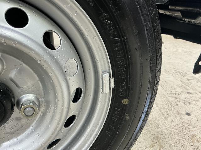 ハイゼットカーゴＤＸ　デラックス　４ＷＤ　スマートアシスト　キーレスリモコン４ＷＤ　スマートアシスト　キーレスリモコン　マニュアルエアコン　ＡＭ／ＦＭチューナー　コーナーセンサー　フロントパワーウインド　スチールホイール　ラバーマット　オートライト　アイドリングストップ（京都府）の中古車