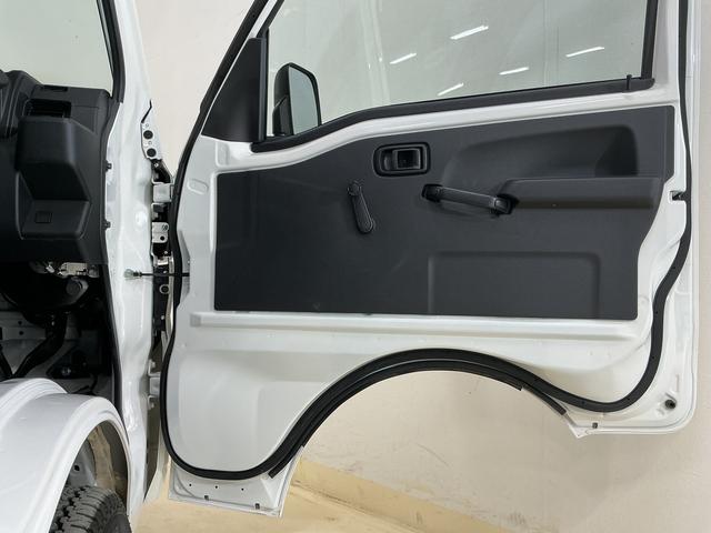 ハイゼットトラックスタンダード　４ＷＤ　ＣＶＴ　ラジオデッキ　コーナーセンサー４ＷＤ　ＣＶＴ車　ラジオデッキ　前後コーナーセンサー　３方開　オートマチックハイビーム　衝突軽減ブレーキ　１２Ｖ電源ソケット　横滑り防止装置　アイドリングストップ　オートライト　スペアキー（京都府）の中古車