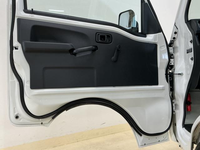 ハイゼットトラックスタンダード　４ＷＤ　ＣＶＴ　ラジオデッキ　コーナーセンサー４ＷＤ　ＣＶＴ車　ラジオデッキ　前後コーナーセンサー　３方開　オートマチックハイビーム　衝突軽減ブレーキ　１２Ｖ電源ソケット　横滑り防止装置　アイドリングストップ　オートライト　スペアキー（京都府）の中古車