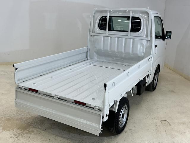 ハイゼットトラックスタンダード　４ＷＤ　ＣＶＴ　ラジオデッキ　コーナーセンサー４ＷＤ　ＣＶＴ車　ラジオデッキ　前後コーナーセンサー　３方開　オートマチックハイビーム　衝突軽減ブレーキ　１２Ｖ電源ソケット　横滑り防止装置　アイドリングストップ　オートライト　スペアキー（京都府）の中古車