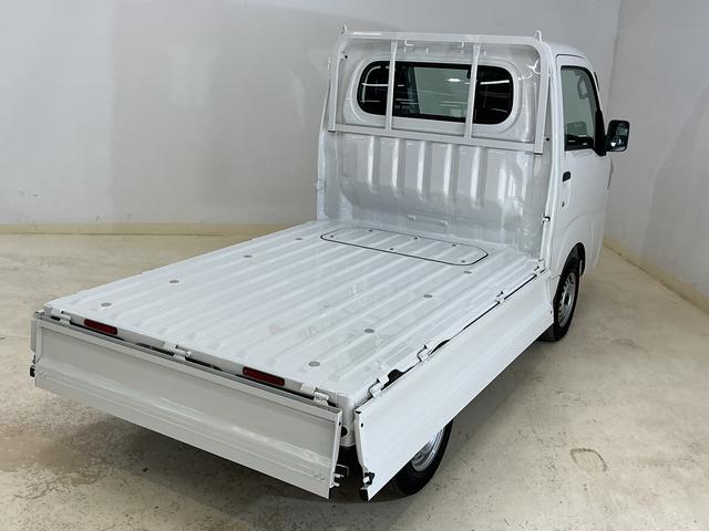 ハイゼットトラックスタンダード　４ＷＤ　ＣＶＴ　ラジオデッキ　コーナーセンサー４ＷＤ　ＣＶＴ車　ラジオデッキ　前後コーナーセンサー　３方開　オートマチックハイビーム　衝突軽減ブレーキ　１２Ｖ電源ソケット　横滑り防止装置　アイドリングストップ　オートライト　スペアキー（京都府）の中古車