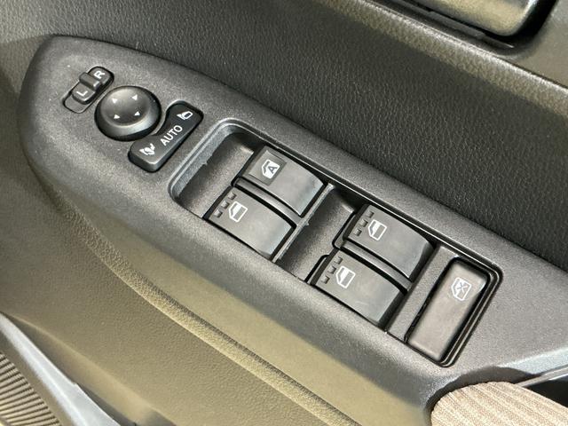 ムーヴX 片側電動スライドドア 前後コーナーセンサー スペアキー有片側電動スライドドア 前後コーナーセンサー オートハイビーム LEDヘッドライト アイドリングストップ 横滑り防止装置 オートライト スマートキー サイド/サイドカーテンエアバッグ プッシュスタート(京都府)の中古車