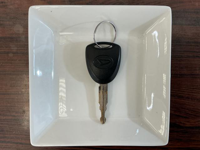 ハイゼットトラックスタンダード　ワンオーナー　５速ＭＴ　ラジオデッキ　ＥＴＣワンオーナー　５速ＭＴ　ラジオデッキ　ＥＴＣ　ドライブレコーダー　３方開　キーレスエントリー　ドアバイザー　マニュアルエアコン　ヘッドライトレべライザー　ラバーマット　スペアタイヤ　１２Ｖ電源ソケット（京都府）の中古車