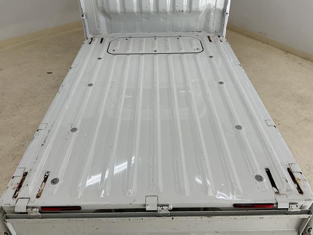 ハイゼットトラックスタンダード　ワンオーナー　５速ＭＴ　ラジオデッキ　ＥＴＣワンオーナー　５速ＭＴ　ラジオデッキ　ＥＴＣ　ドライブレコーダー　３方開　キーレスエントリー　ドアバイザー　マニュアルエアコン　ヘッドライトレべライザー　ラバーマット　スペアタイヤ　１２Ｖ電源ソケット（京都府）の中古車